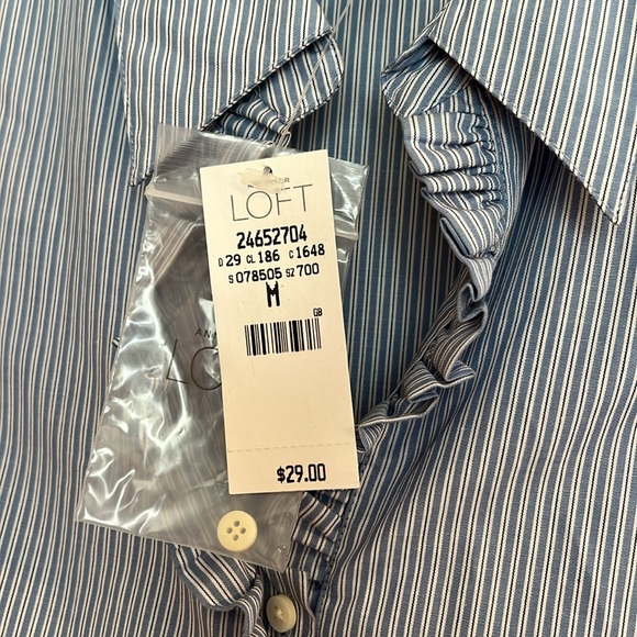 🆕 LOFT ruffle button up tank, blue & white pinstripe - Picture 4 of 7